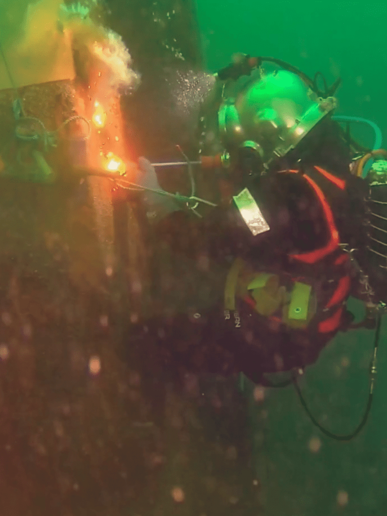 Svejsning under vand på stålkonstruktion